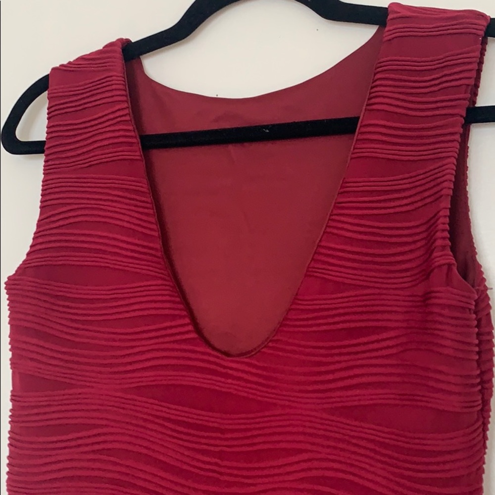 Form fitting dress - Picture 3 of 4